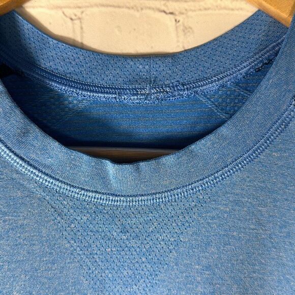 Lululemon Men’s Metal Vent Tech Athletic Shirt Size Medium Athleisure Blue - Picture 5 of 7